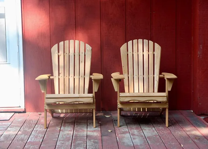 Escape To A 3-Bedroom Cabin In Lower Catskills