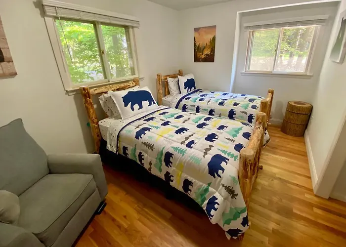 Escape To A 3-Bedroom Cabin In Lower Catskills