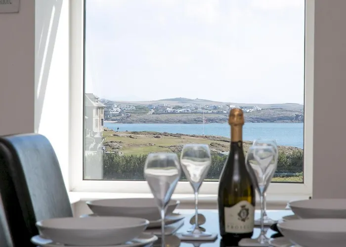 Spectacular Sea View Apartment With Free Parking - Pass The Keys