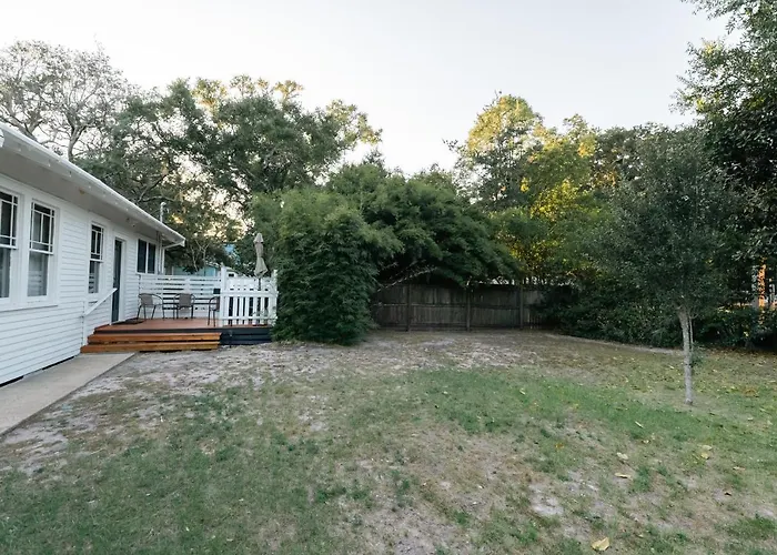 Gulf Coast Craftsman - Cozy, Charming & Central!