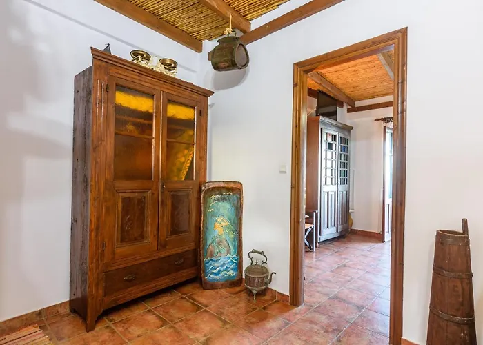 Eros Pittoresque Retreats - Perfect Location, Panoramic Seaview