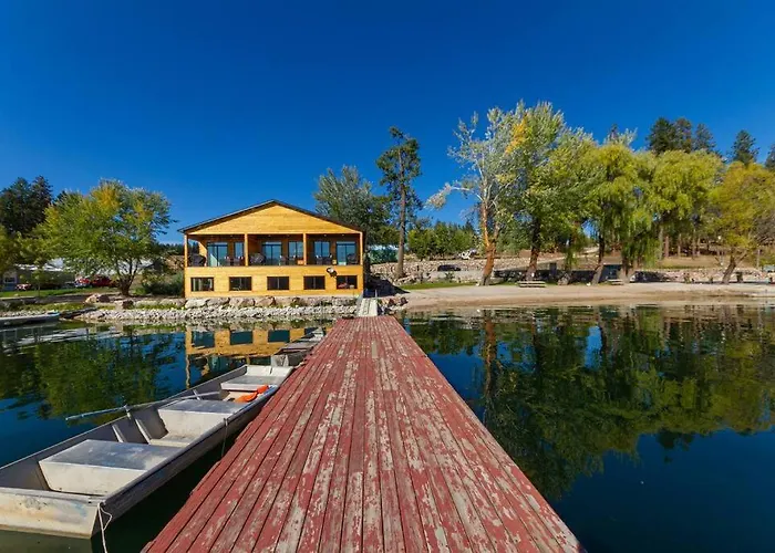 Comfortable Duplex Unit - Beautiful Lake Views