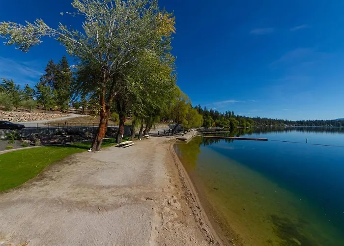 Comfortable Duplex Unit - Beautiful Lake Views
