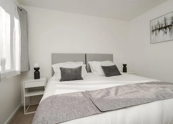 Lovely Modern 2 Bed City Centre Apartment With Free Parking - Double Or Twin Beds Available