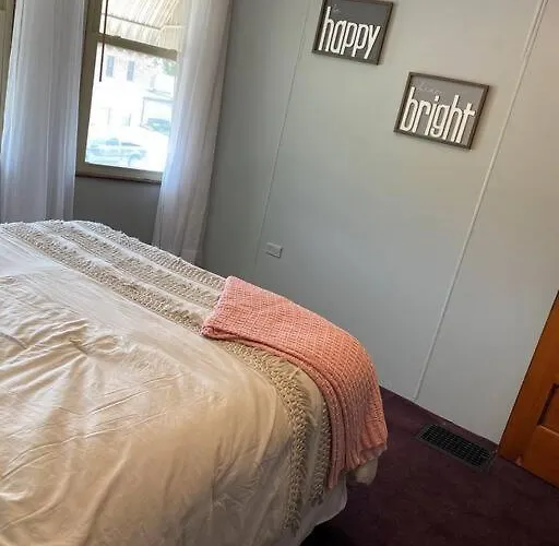 2-Bedroom Quincy Apt. With Private Parking & Wifi