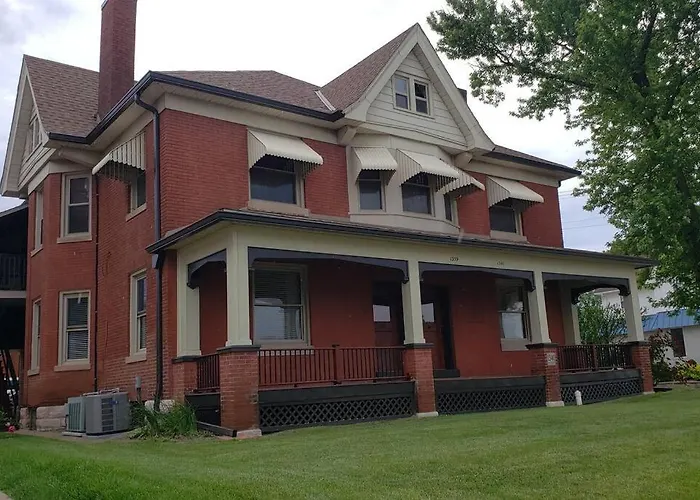 2-Bedroom Quincy Apt. With Private Parking & Wifi