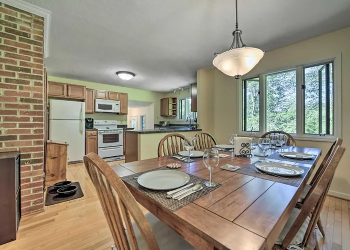 Brevard Retreat ~ 3 Mi To Downtown!