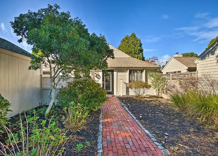 2 Mi To Beach: Retreat W/ Pool & Grill In Mashpee!