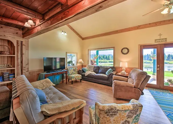 Family Home W/ Stunning River & Mountain View