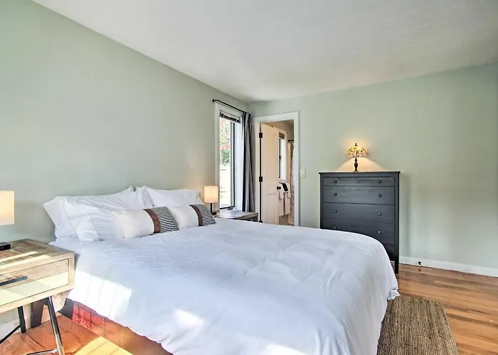 2 Mi To Beach: Retreat W/ Pool & Grill In Mashpee!