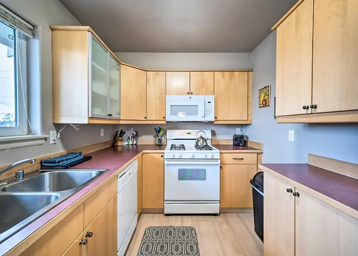 Cottage W/ Gas Fireplace ~ 1 Mi To Hidalgo Bay!
