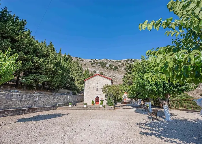 4 Bedroom Nice Home In Patra