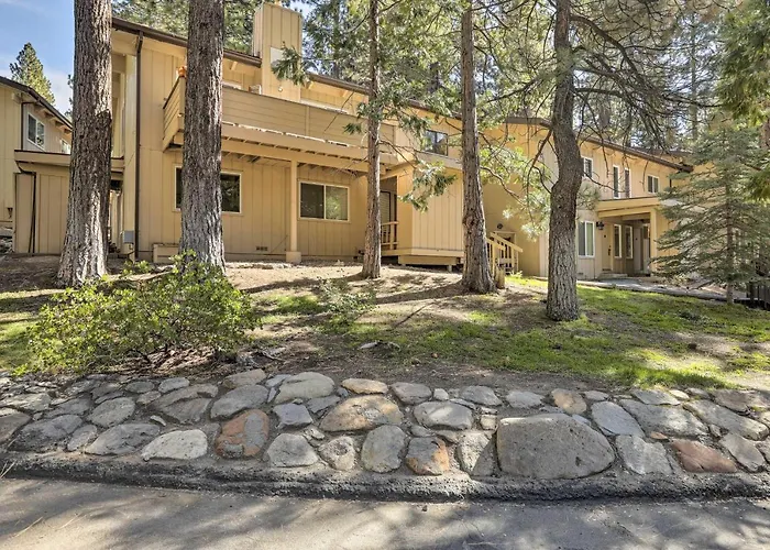 Near Beaches, Skiing & Hiking! Tahoe Mtn Retreat