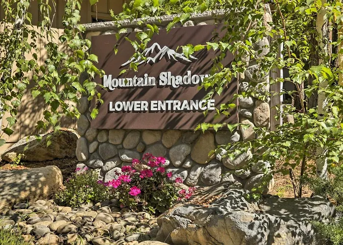 Near Beaches, Skiing & Hiking! Tahoe Mtn Retreat