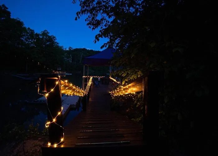 Smoke Rise Lodge - Lake Front, Luxury Cabin, Hot Tub,