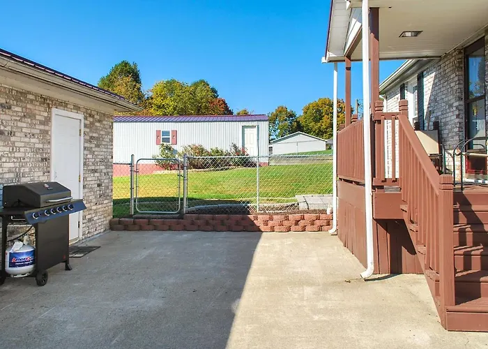 Family-Friendly Sanctuary: Bbq, Patio & Yard