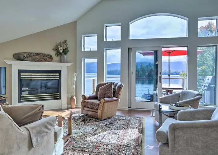 Lakefront Bolton Retreat W/ Balcony + Views!