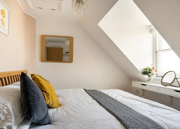 Top Floor Flat On Harbour Street With Sea Views