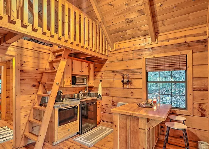 Fireplace & Foliage: Quaint Blue Ridge Cabin!
