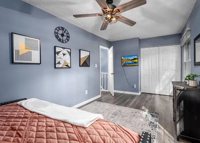 Cozy End Unit Townhouse 1 Mile From Downtown Cary