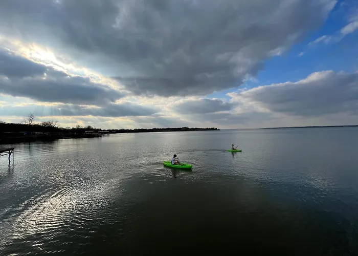 Beautiful Lakefront House In Private Woods