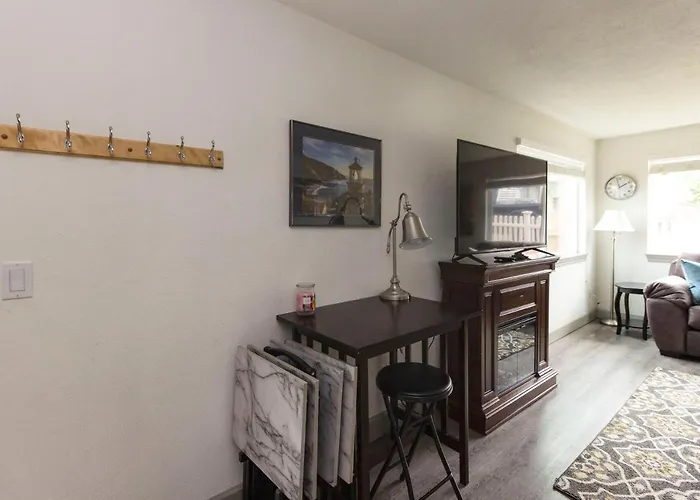 Riverwalk Seaside- Walk To Beach, Seaside Beach Condo, Pet Friendly, Sleeps 6