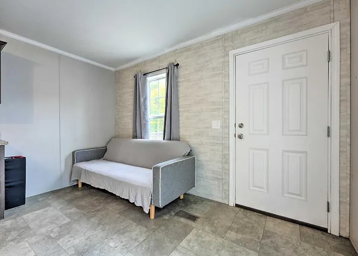 Cassopolis Cabin Close To Parks & Fishing!