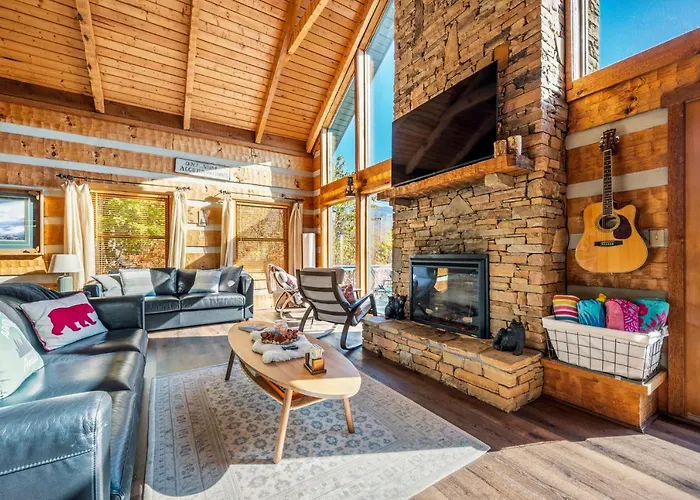 Barenberg Cabin: Panoramic Smoky Mountain Retreat with Dual Suites