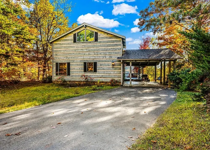 Barenberg Cabin: Panoramic Smoky Mountain Retreat with Dual Suites