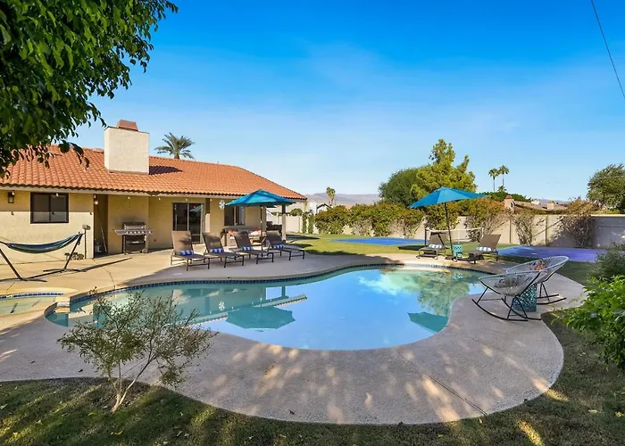 Cheerful Villa With Pool, Spa, & Private Pickleball Court!