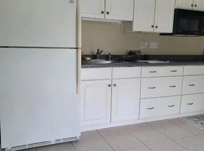 Private Guesthouse Near Siesta Key & Downtown