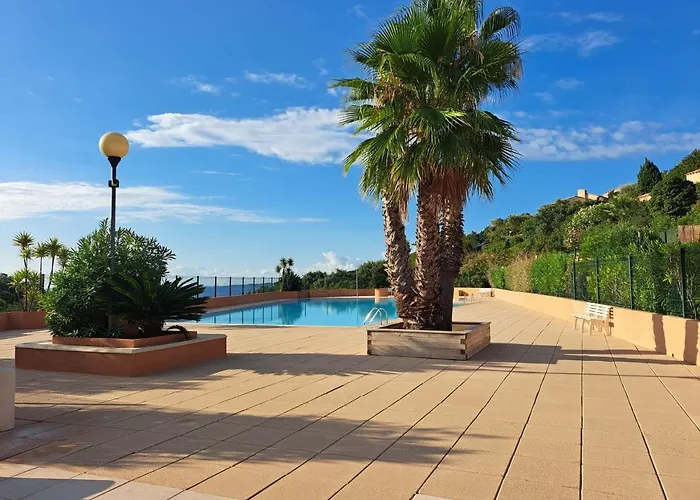 Appartement Climatise Avec Terrasse Et Apercu Mer - Golfe De Saint-Tropez