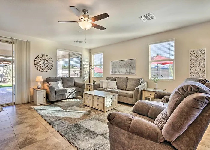 Snowbird Escape W/ Outdoor Oasis In Gold Canyon!