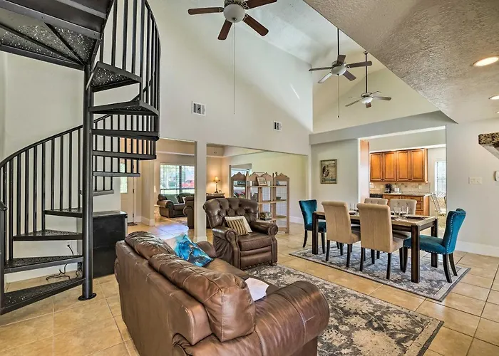 Spacious Seabrook Home W/ Patio: 1 Mi To Beach!