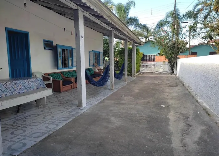 casa de praia em Itapoá SC a uma quadra da praia