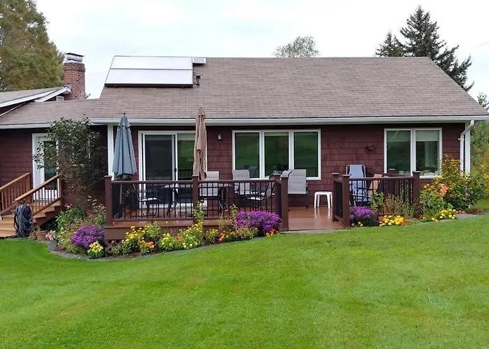 Spacious Country Retreat Close To Town And Nature, Sylvana Farm Vt