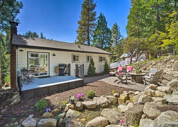 Tree-Lined Twin Peaks Cottage W/ Custom Stream