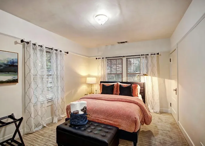 Charming 2Bed French Colonial Apartment In Desirable Midtown Sacramento