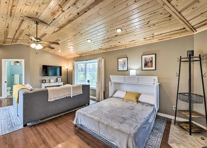 Guesthouse On Lonesome Hollow: Hot Tub & Mtn Views
