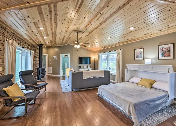 Guesthouse On Lonesome Hollow: Hot Tub & Mtn Views