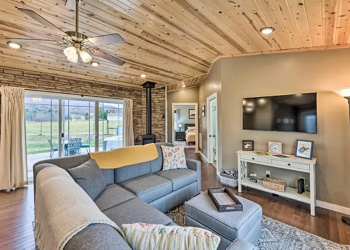 Guesthouse On Lonesome Hollow: Hot Tub & Mtn Views