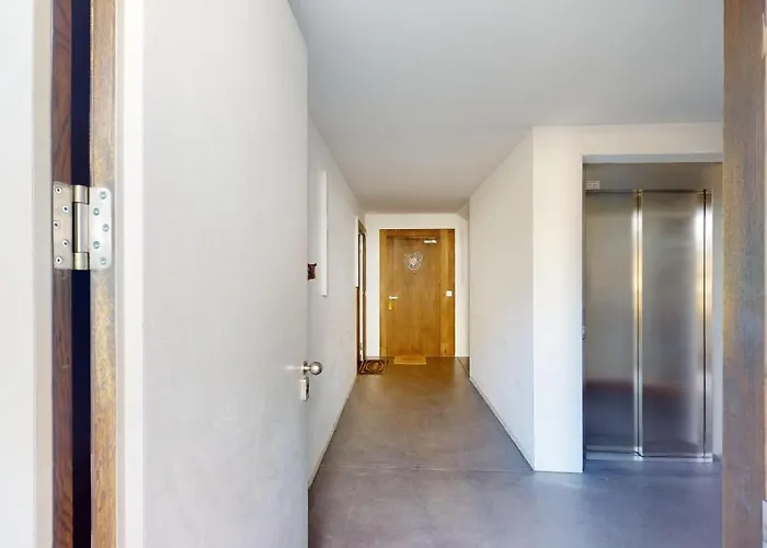 Spacious Apartment With Mountain View