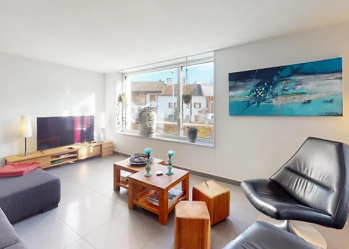 Spacious Apartment With Mountain View