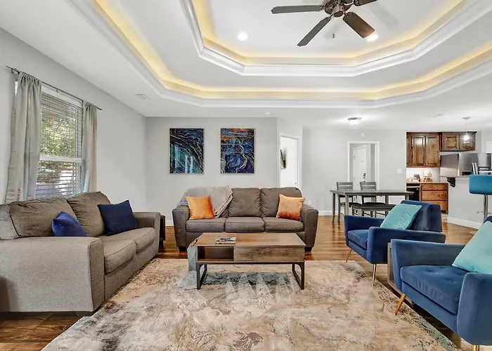 Nice 4-Bedroom Home 15 Mins From The Beach
