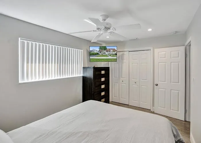 By Hard Rock Guitar Hotel Casino 7 Min Walk
