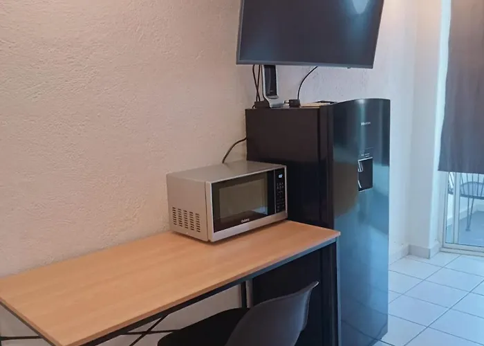 Lovely Studio Apartment With Balcony Ac & Wi-Fi, Minutes From Downtown!