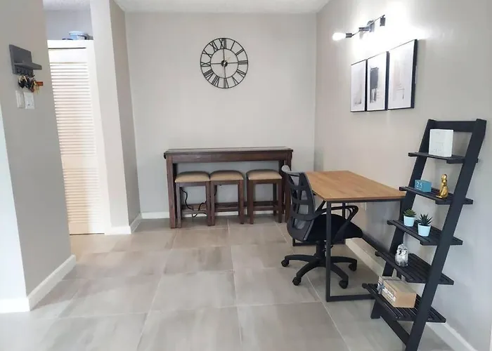 Modern Apartment At The Worthington