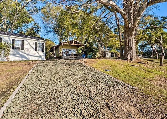 Lovely Toledo Bend Studio W/ Scenic Views!