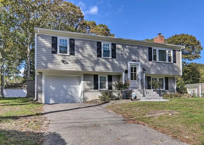 Pool Table + Fire Pit: Wooded Hyannis Haven!
