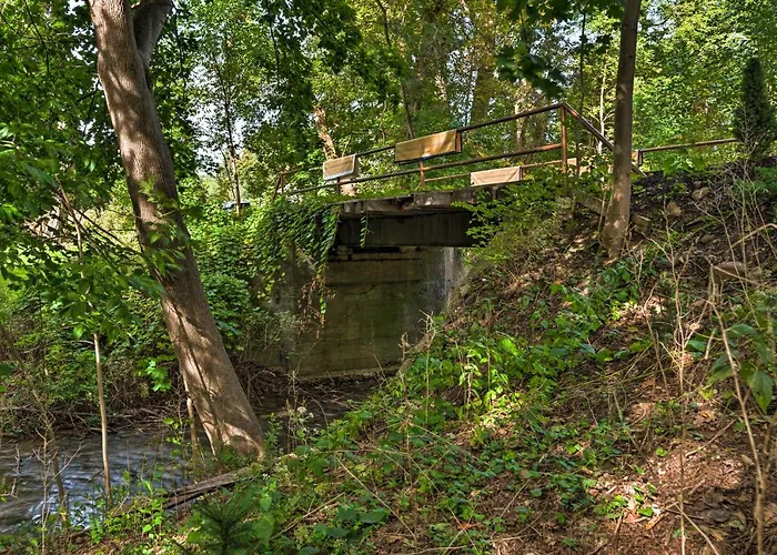 Pittsford 'Trolley Home' - Near Erie Canal!